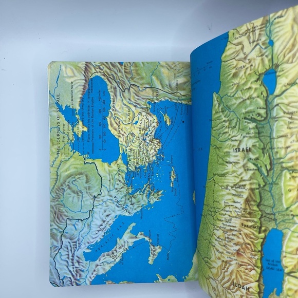 Holy Bible KIng James Version Dictionary Concordance Red Letter Edition 1970 - Picture 10 of 13